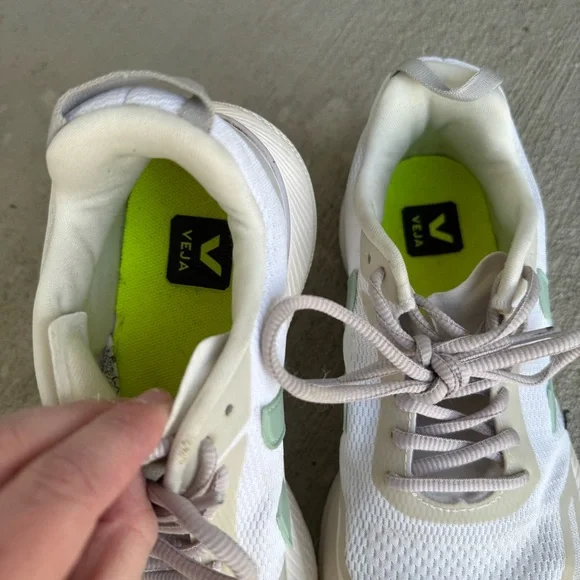 Veja• Womens Shoe’s - Picture 4 of 6